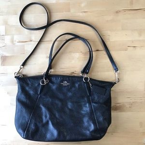Coach leather shoulder bag with gold hardware